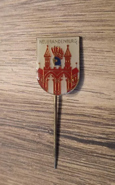 Neubrandenburg Wappen Mecklenburg Anstecknadel Abzeichen Pin Andenken Hutnadel