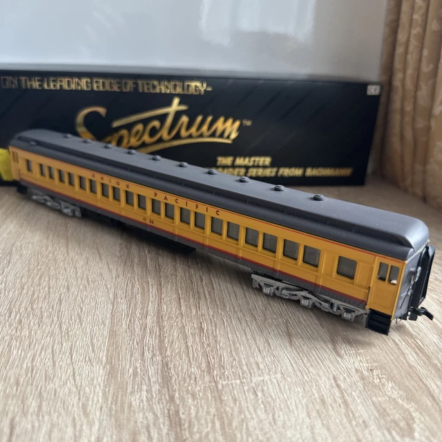 BACHMANN SPECTRUM 89025 Union Pacific #1128 Coach Ho Scale Passenger ...