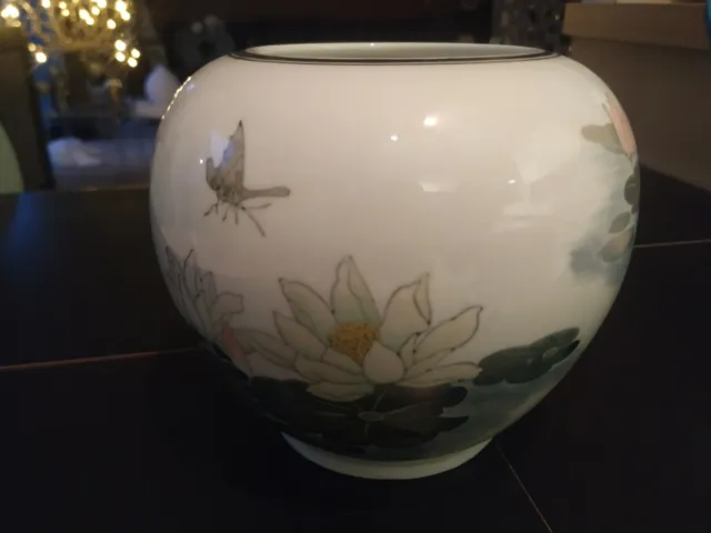 Vase Boule Vintage Asiatique. En porcelaine. Signé Liling China. Motifs floraux 2