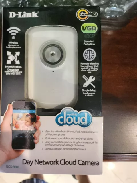2 D-Link Wi-Fi Day Network Cloud Camera with Remote Viewing DCS-930L