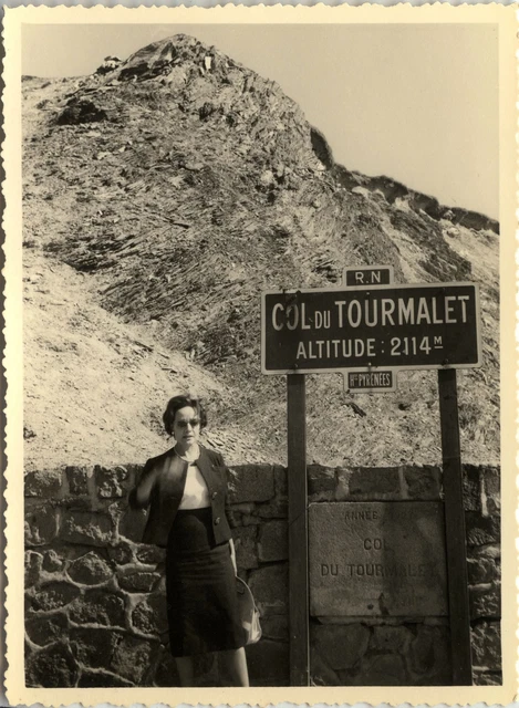 Photo Ancienne - Vintage Snapshot - Col Du Tourmalet Panneau Montagne 1961 -Sign