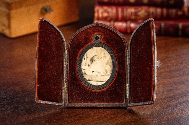 Beautiful Antique French Gothic Style Arch Easel Picture Leather Photo Frame