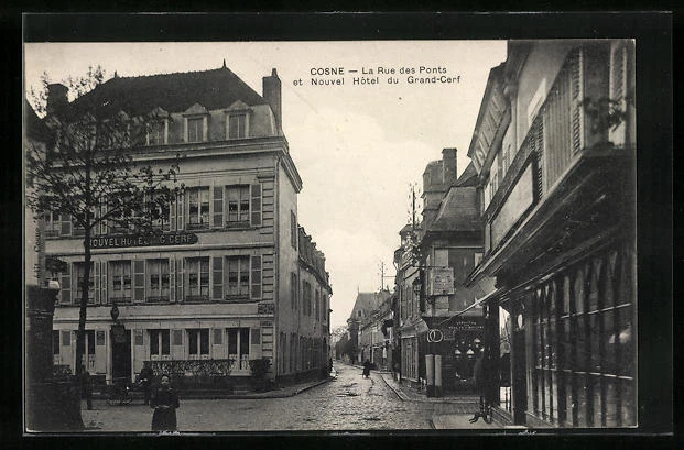 CPA Cosne, La Rue des Ponts et Nouvel Hotel du Grand-Cerf