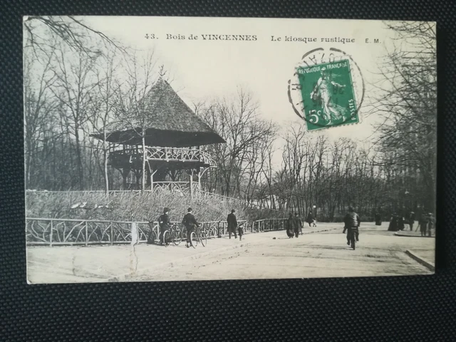CPA 75 PARIS - Bois de Vincennes - Le Kiosque Rustique