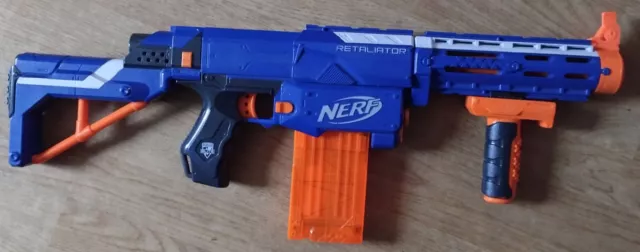 Hasbro Nerf Retaliator Elite, mit Darts und Magazin, guter Zustand