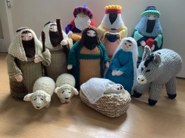 NEW Awesome Knitted Nativity Set, 11 pieces