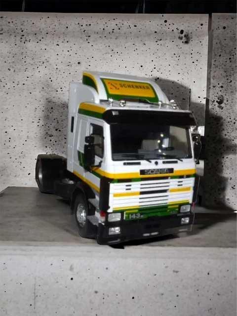 Scania 143 Topline tractor truck 1987 /white-blue