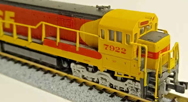 N Scale KATO C30-7 Santa Fe Southern Pacific #7012 SPSF Merger Paint