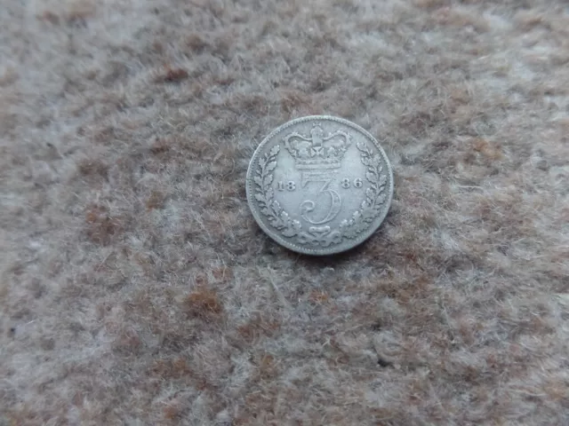 Rare  Collectable  British Queen Victorian  Threepence  Silver Coin 1886 -  16mm