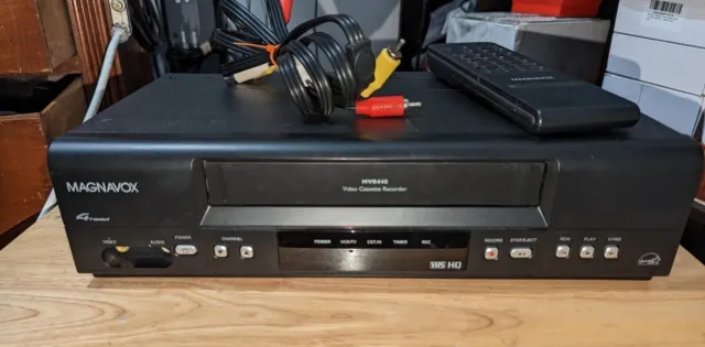 MAGNAVOX MVR440MG/17 VHS HQ  4 HEAD VCR WITH REMOTE. Tested/working