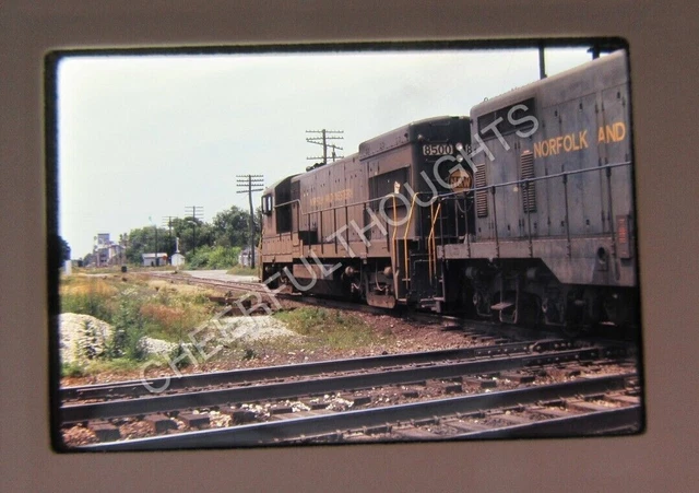 Original '72 Ektachrome Slide NW Norfolk Western 8500 U30B  Huntington   35Y4