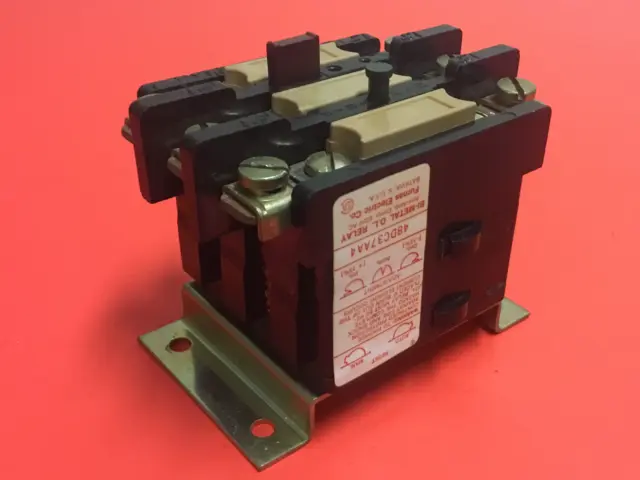 FURNAS - P/N: 48DC37AA4 - 3-Pole Overload Relay with 3 Overload Heaters.