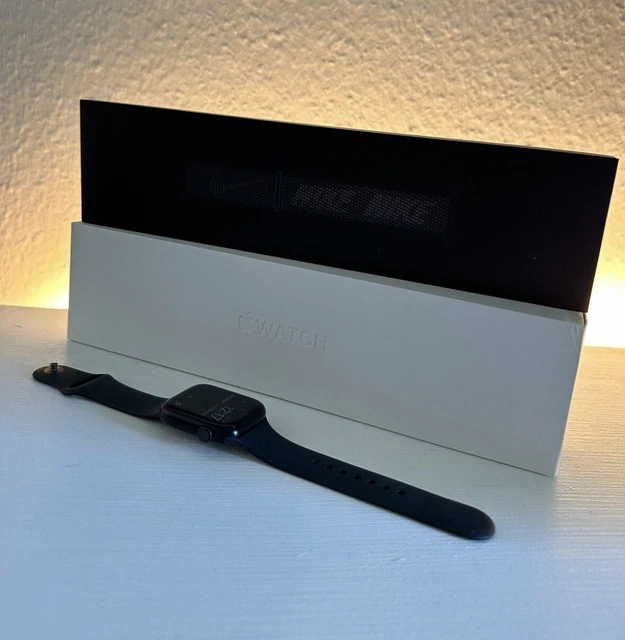 Apple Watch Series 7 45mm GPS Mitternacht Aluminium Sportarmband + Nike Armband
