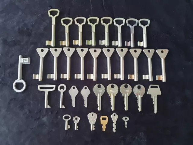 Alte Schlüssel  Konvolut/Sammlung "Bartschlüssel,Rohling,Sparschwein,Schatulle"
