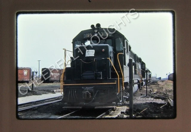 Original '69 Ektachrome Slide PC Penn Central 3195 GP40 Clean Engine House 35S55
