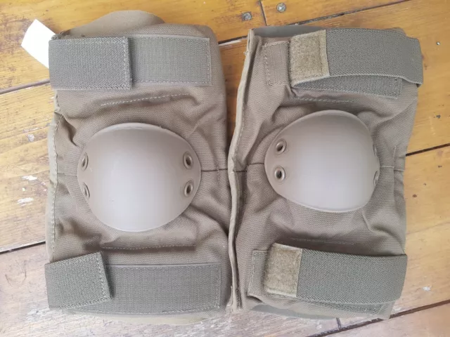 US Army / Military Hard Shell Elbow Pads SIZE SMALL Coyote Tan - Used Grade 1