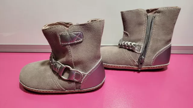 Baby Girl Robeez Mini Shoez Pop Diva Stone Grey Suede Boots Size 4