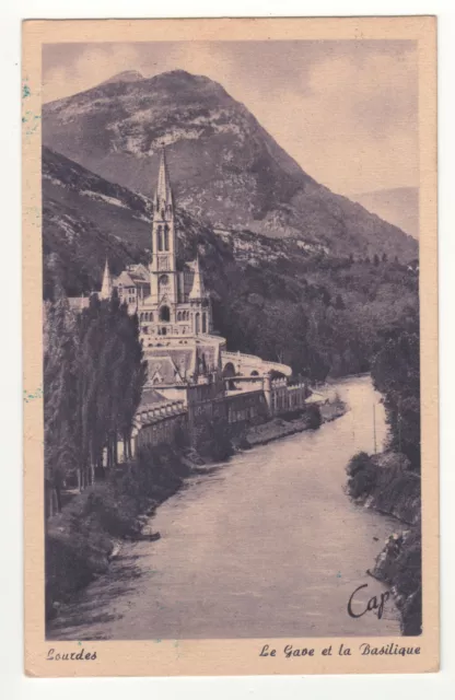 CPA Violette 65 - LOURDES - LE GAVE ET LA BASILIQUE (HAUTES-PYRÉNÉES) ÉCRITE