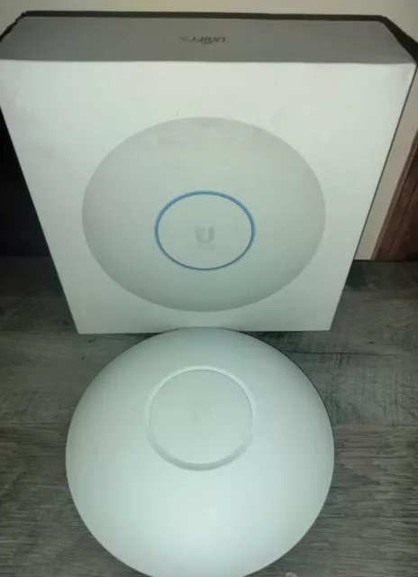 Punto de acceso Ubiquiti UniFi U6 profesional de tres bandas WiFi 6E - caja abierta nunca usada