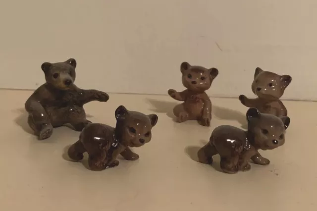 Collection of Vintage Retired Hagen Renaker Bears Family of 5.