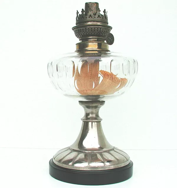 Art Deco, Ancienne Lampe A Petrole Vase En Cristal Tailler.