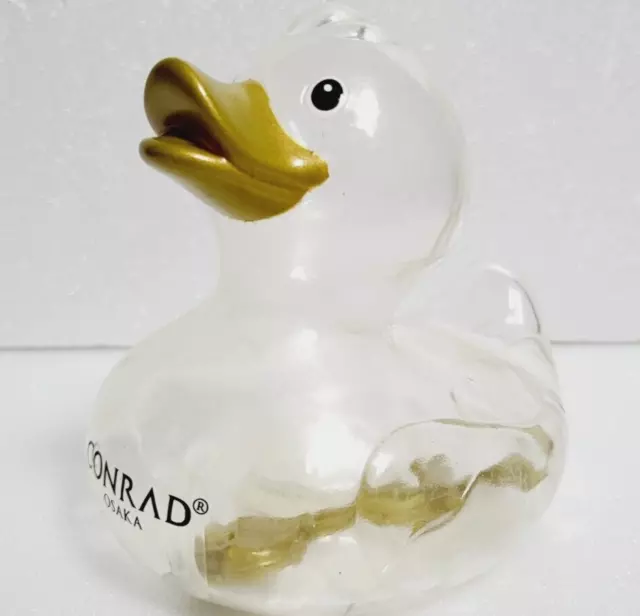 CONRAD HOTEL OSAKA Ente, transparentes Badespielzeug, goldener Schlüssel