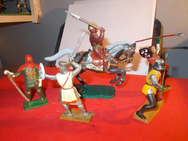 STARLUX PLASTIQUE 1ER EMPIRE - 9ème REGIMENT DE HUSSARDS GRANDE TENUE