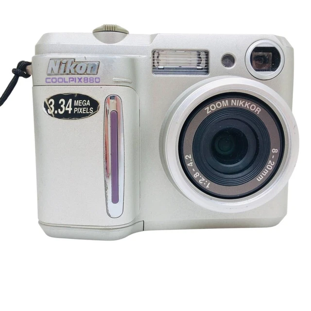 NIKON COOLPIX 880 Digital Camera Used Excellent Condition