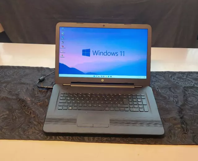 17" Zoll HP 17 ( AMD Quad-Core A8, 8GB Ram, 256 GB SSD) mit Windows 11