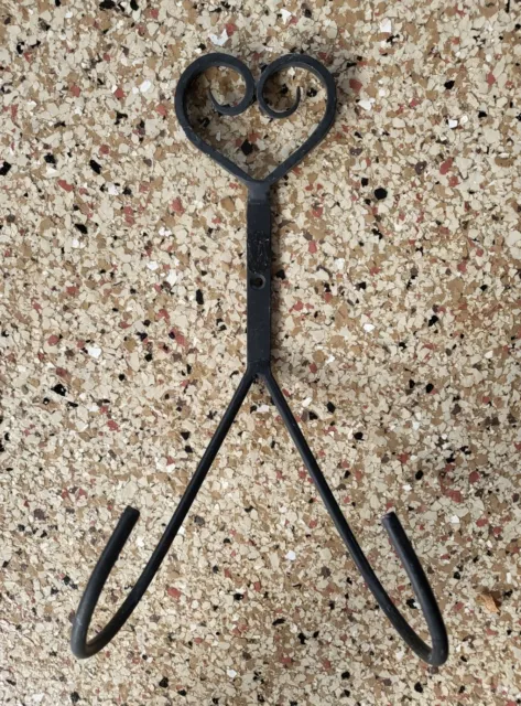 Vintage Twisted Iron Heart Hook Rolling Pin Holder Wall Hanger Country Primitive