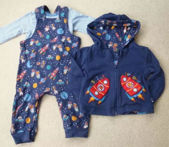 Jojo Maman Bebe Outfit Konvolut 6-12m 6-9 9-12 Latzhose Set passend Kapuzenpullover Space