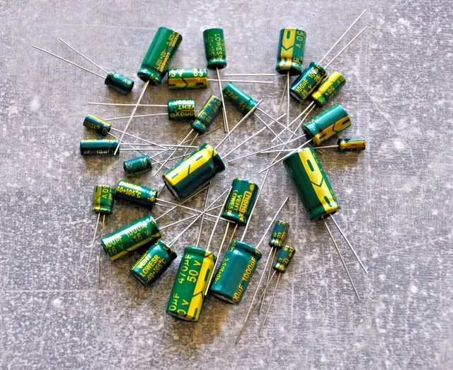 Chongx 4700uF 50V Elektrolytkondensator – 105°C, Radial, ±20% Toleranz