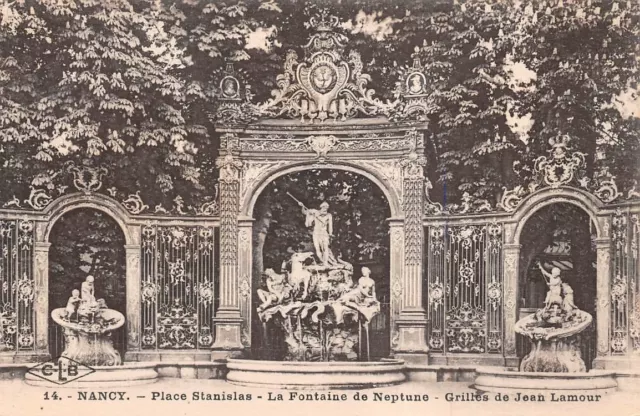 NANCY - place Stanislas - la Fontaine de Neptune - Grilles de Jean Lacour