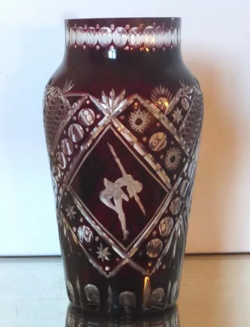 Cristal De Boheme Rouge Egermann, Grand Vase A Decor De Danseurs