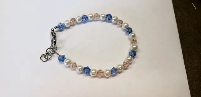 Baby bracelet:3-6 months. 4mm glass pearl beads with blue and pink colored beads
