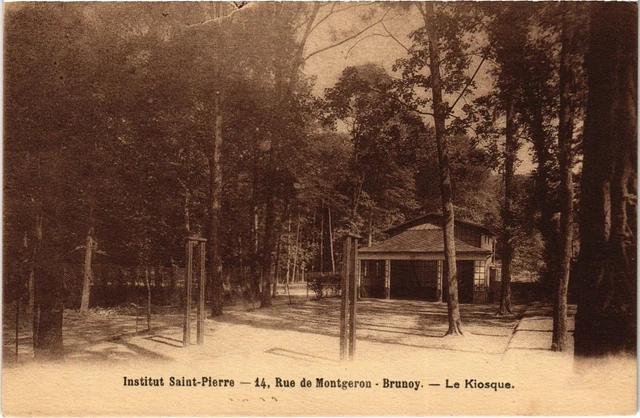CPA Rue de Brunoy Le Kiosque FRANCE (1371463)