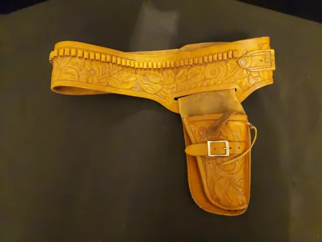 Western Cowboy Quick Draw Style 22 Leather Holster & Belt Hand Design