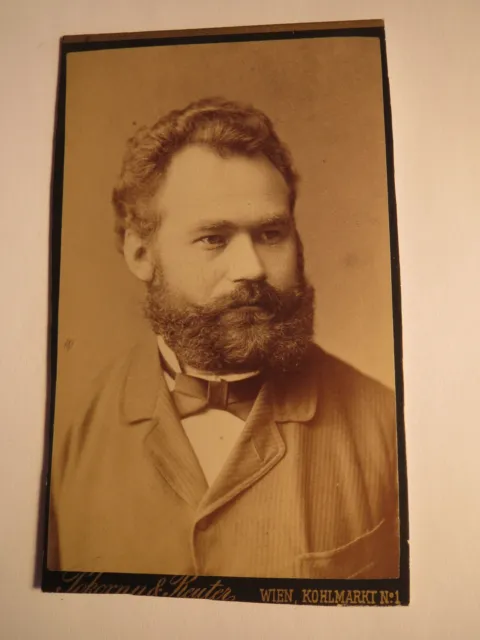 Wien - Mann mit Bart im Anzug - Portrait / CDV