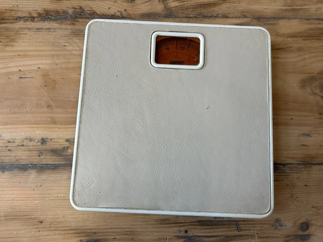Escalas cuadradas de baño vintage con tapa de cuero sintético blanco