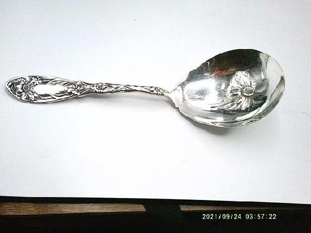 1908 Oxford Silver Plate Co Berry Spoon in the "Narcissus" Pattern-Excellent