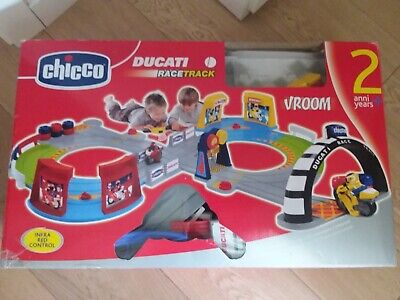 Chicco CHICCO DUCATI RACETRACK PISTA MOTO COMANDATE AD INFRAROSSI 2 ANNI 