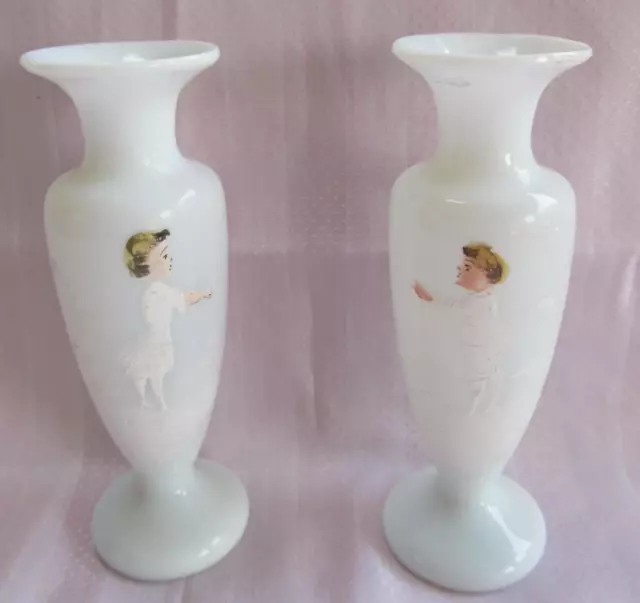 Paire de vases en opaline blanche décor émaillé Mary Gregory XIXème