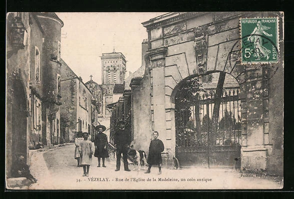 CPA Vézelay, Rue de l´Eglise de la Madeleine, un coin antique