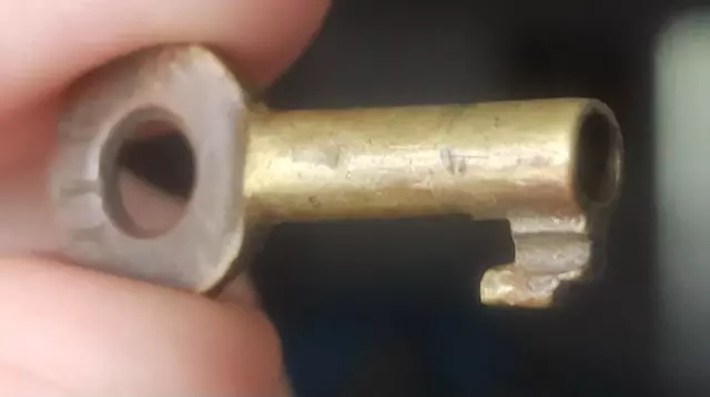 Vintage Antique Open 1/8" Barrel Brass Skeleton Key Padlock Lock Cabinet