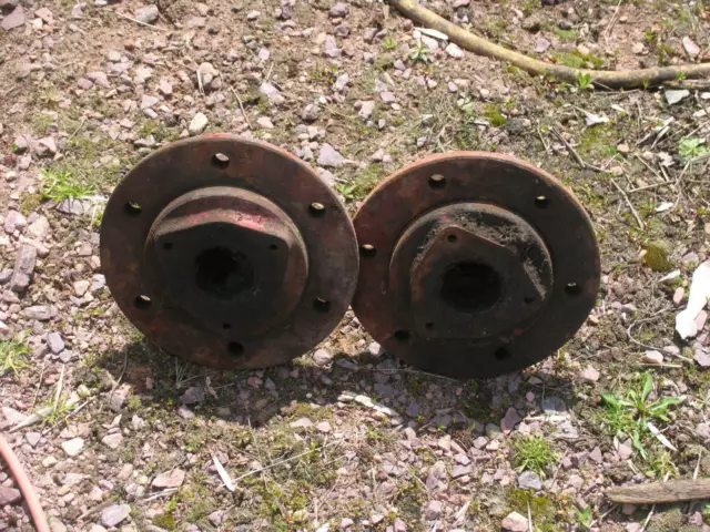 IH INTERNATIONAL FARMALL  Wheel Hubs 560 460 706 806