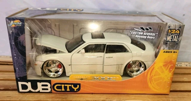 JADA CHRYSLER 300C Hemi - 1/64 - Dub City Kustoms ~ 2005 ~ LOOSE