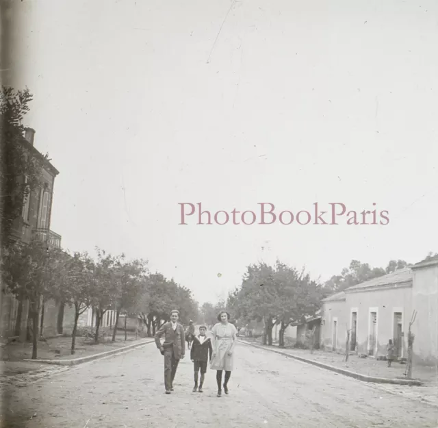 FRANCE Route d’un village Famille c1930 Photo Plaque de verre Stereo Vintage