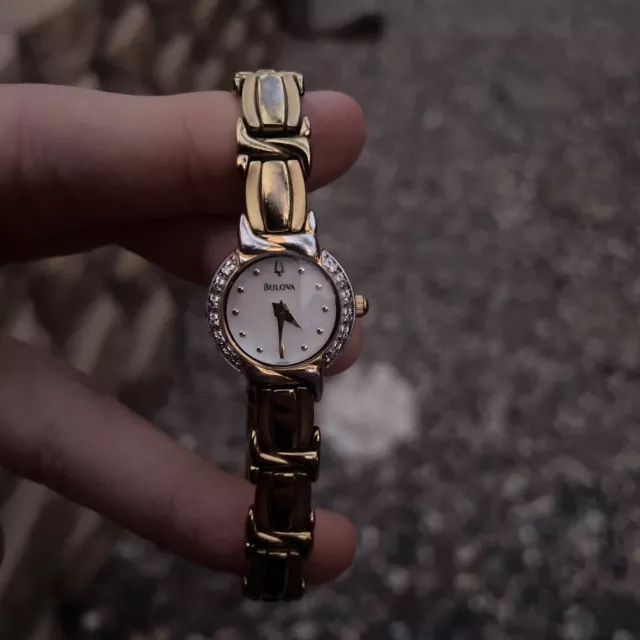 bulova womens gold diamond quartz watch Needs Battery