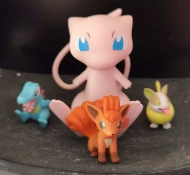 Pokemon Figuren Set Battle Figuren Mew Vulpix Karnimani Voldi