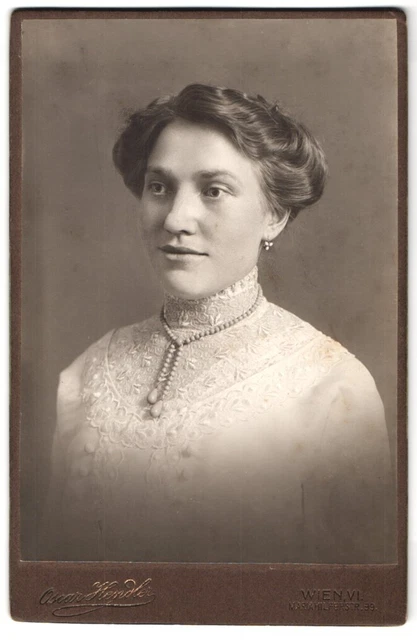 Fotografie Atelier Palace, Wien, Mariahilferstrasse 99, Portrait junge Dame mit